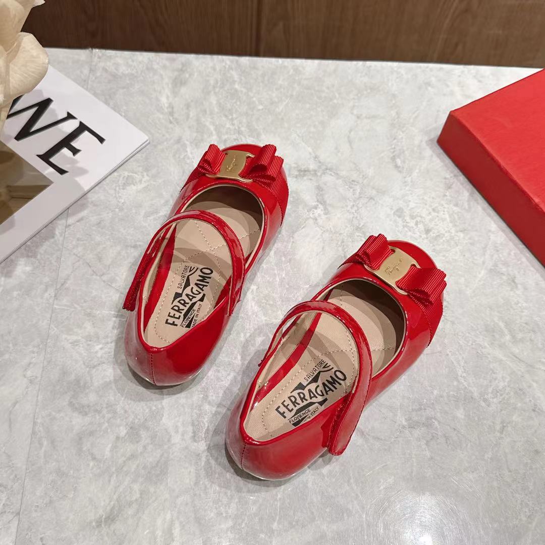 Children's shoes child